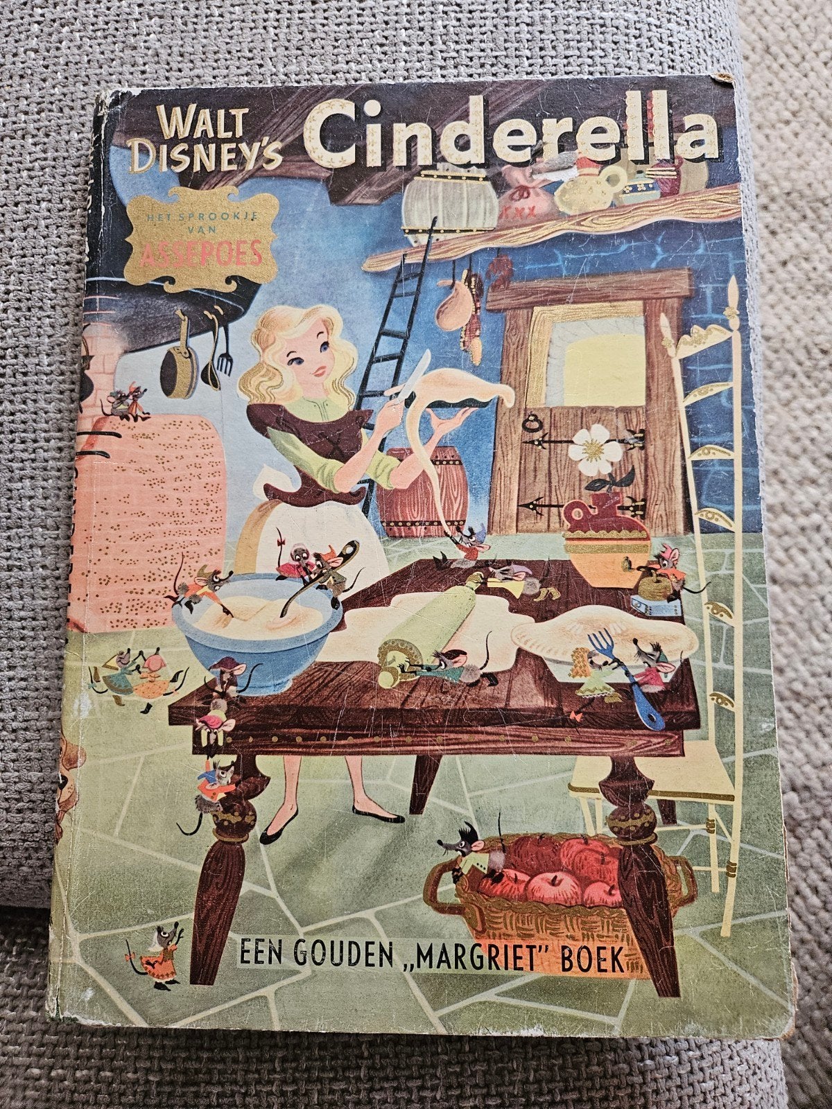 Walt Disney's Assepoester - Een Gouden "Margriet" Boek, Ophalen of Verzenden, Gelezen, Walt Disney