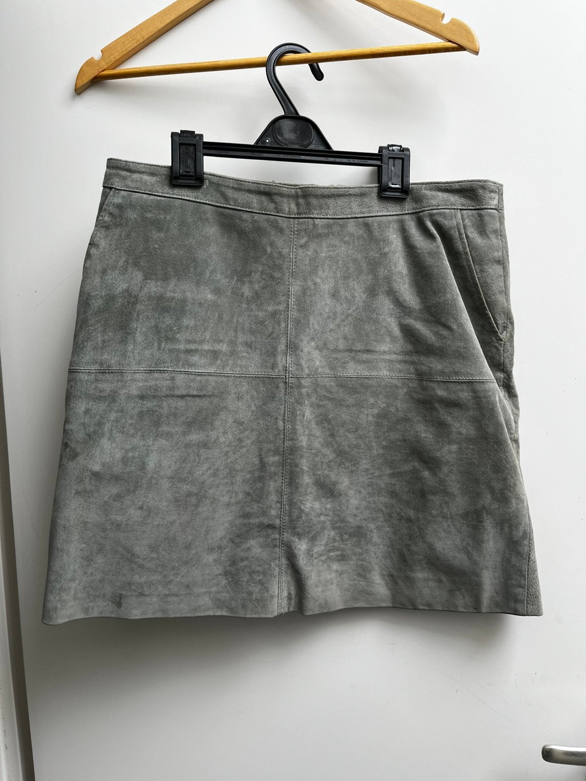 Cotton Club korte suede rok licht kakigroen L, Kleding | Dames, Maat 42/44 (L), Ophalen of Verzenden, Zo goed als nieuw, Boven de knie