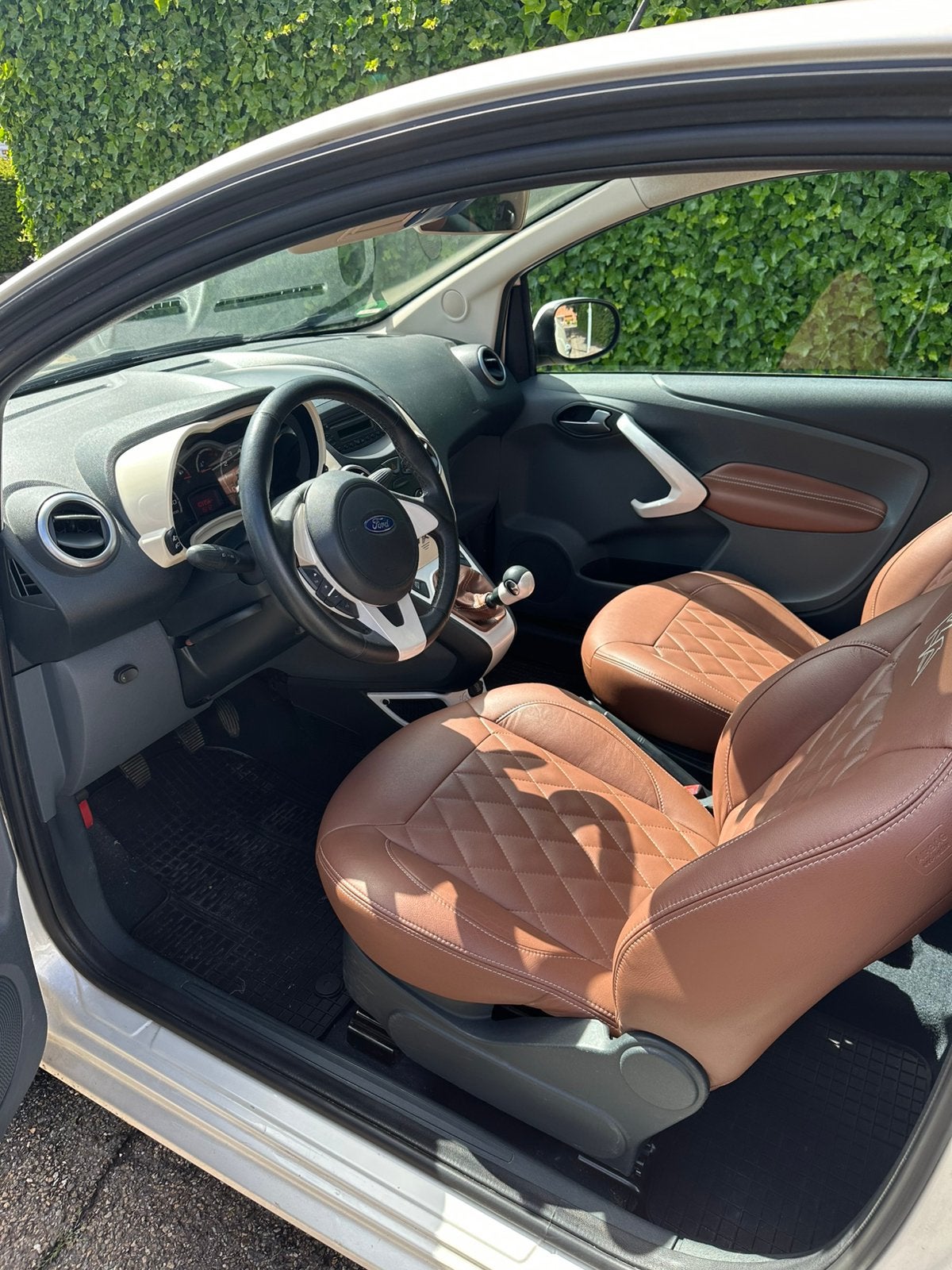 Ford Ka PANORAMADAK/TITANIUM/LEER/STOELVERW/VOORRUITVERW., Auto's, Voorwielaandrijving, 1242 cc, 4 cilinders, 4 stoelen