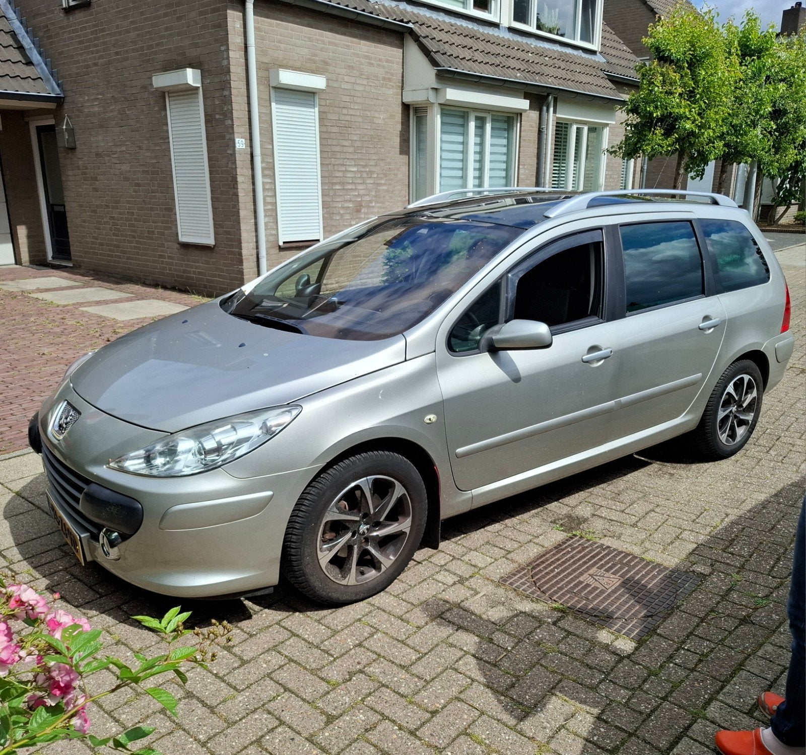 PEUGEOT 307SW PANO Nieuwe Remmen, All-Seasons, Bak Geflusht, 745 kg, Stof, Parkeersensor, 4 cilinders