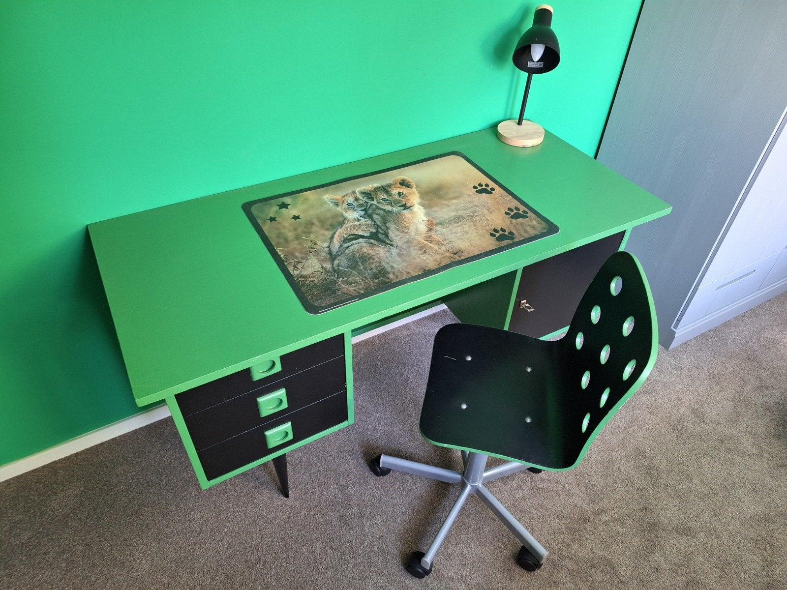 Groen bureau met lades en bijpassende bureaustoel, Huis en Inrichting, Bureaus, Ophalen, Groen, Gebruikt, Hout