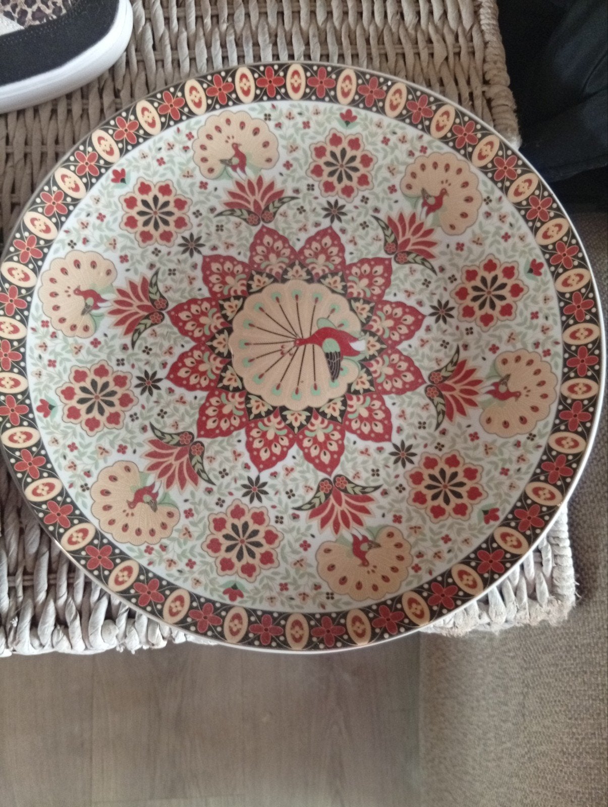 Decoratief bord met pauwen en bloemenpatroon, Antiek en Kunst, Ophalen of Verzenden