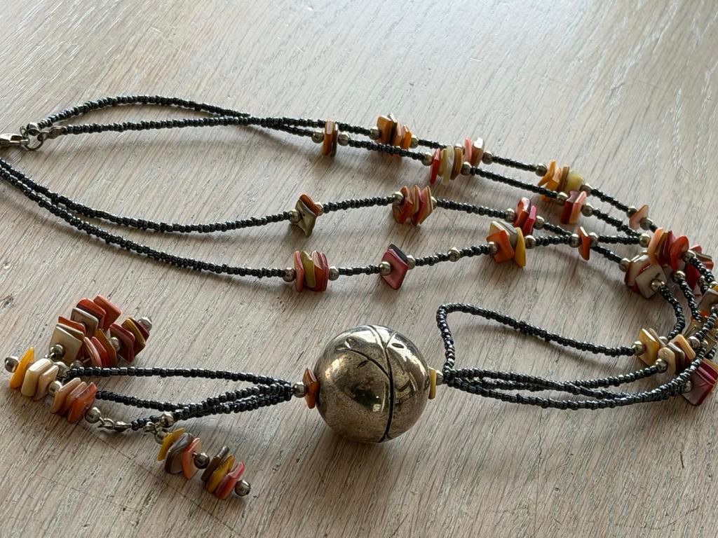 Ketting met natuursteentjes en schelp, Sieraden, Tassen en Uiterlijk, Kettingen, Ophalen of Verzenden, Zo goed als nieuw, Steen of Mineraal