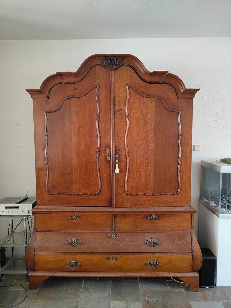 Groot Authentiek Eiken Kabinet met Barok Details, Ophalen