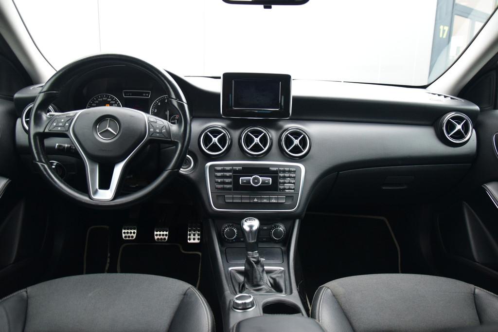 Mercedes-Benz A-Klasse 180 Edition Navigatie Style-Licht/zic, Auto's, Mercedes-Benz, Voorwielaandrijving, Gebruikt, 4 cilinders