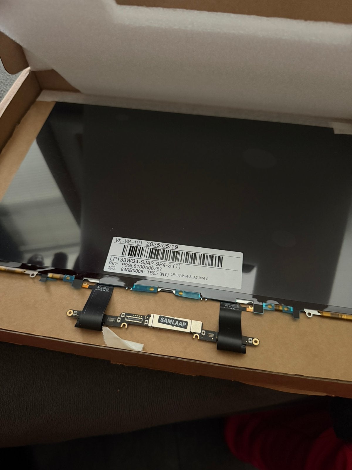 Gedeelte van Macbook scherm - nieuw (A1932?), Computers en Software, Ophalen of Verzenden, Nieuw, Overige groottes, Overige modellen