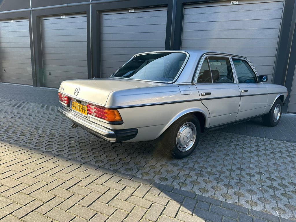 Mercedes-Benz 200-Serie 2.5 250 AUT 1984 Grijs, foto 3