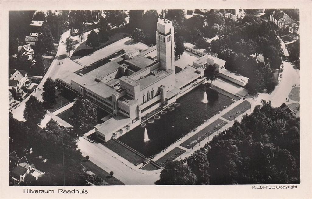 702-249-007 Hilversum Raadhuis K.L.M.-Foto, Verzenden, Voor 1920, Noord-Holland