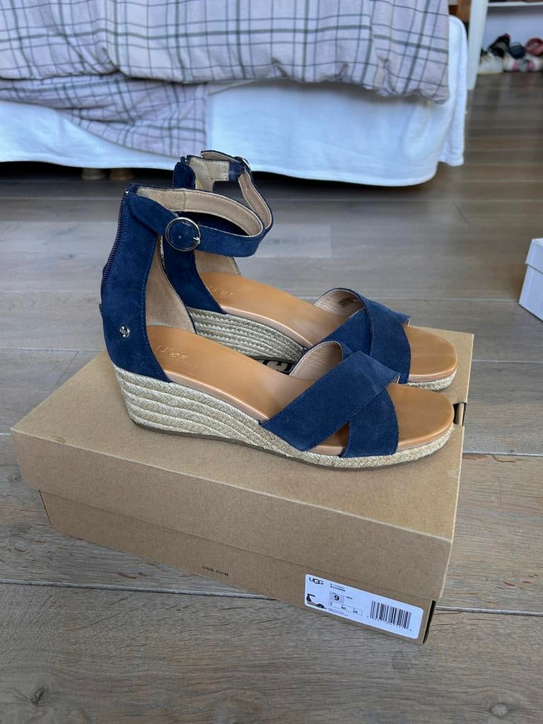 Uggs Espadrilles maat 40, Kleding | Dames, Schoenen, Zo goed als nieuw, Espadrilles of Moccasins, Verzenden, Blauw