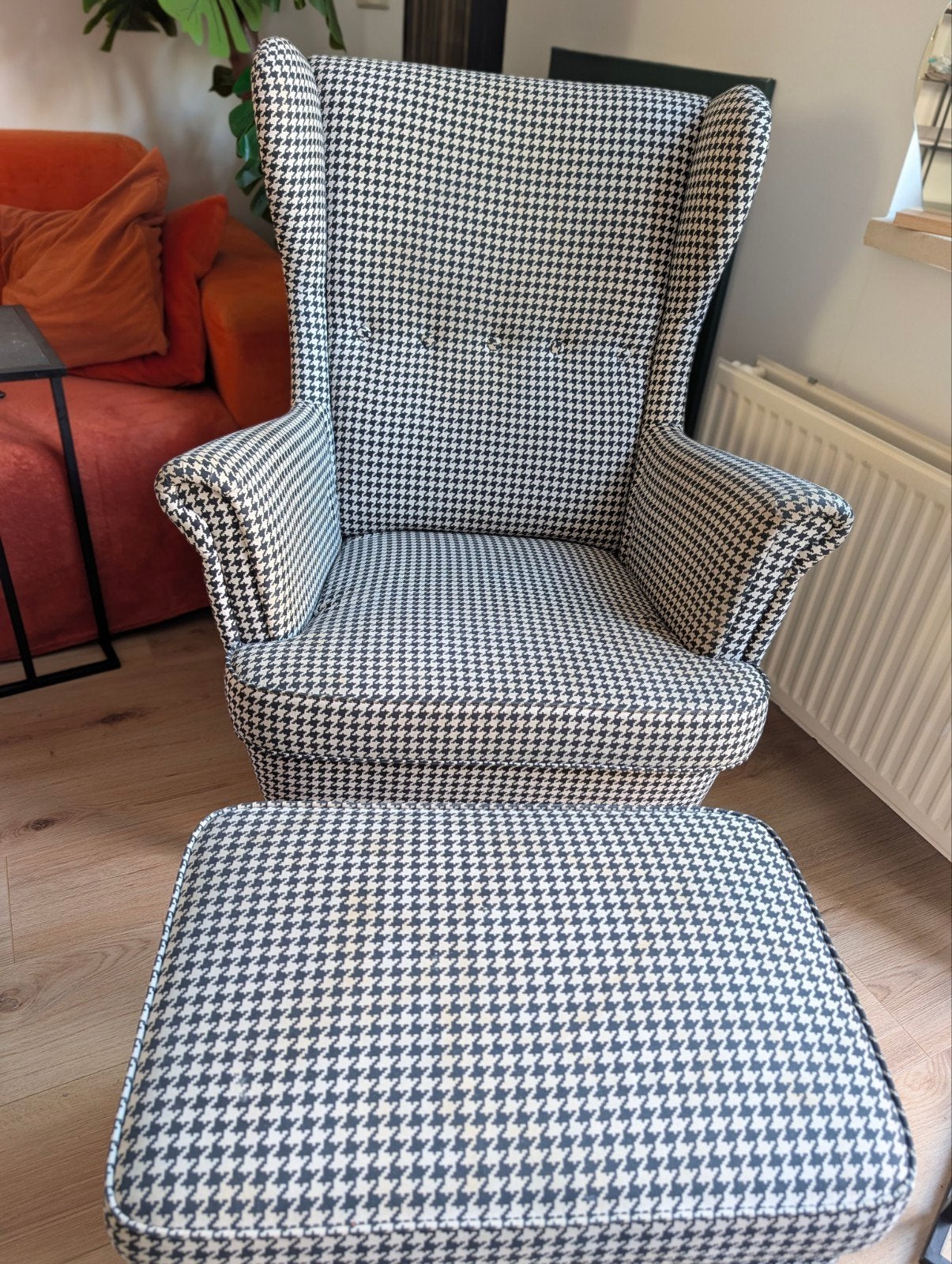 Comfortabele oorfauteuil met hocker - pied-de-poule, Huis en Inrichting, Ophalen, Gebruikt, 75 tot 100 cm, 75 tot 100 cm