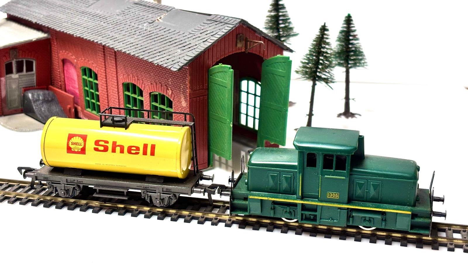 Fleischmann diesel loc 1306 + Shell Ketelwagon., Fleischmann, Ophalen of Verzenden, Zo goed als nieuw, Gelijkstroom