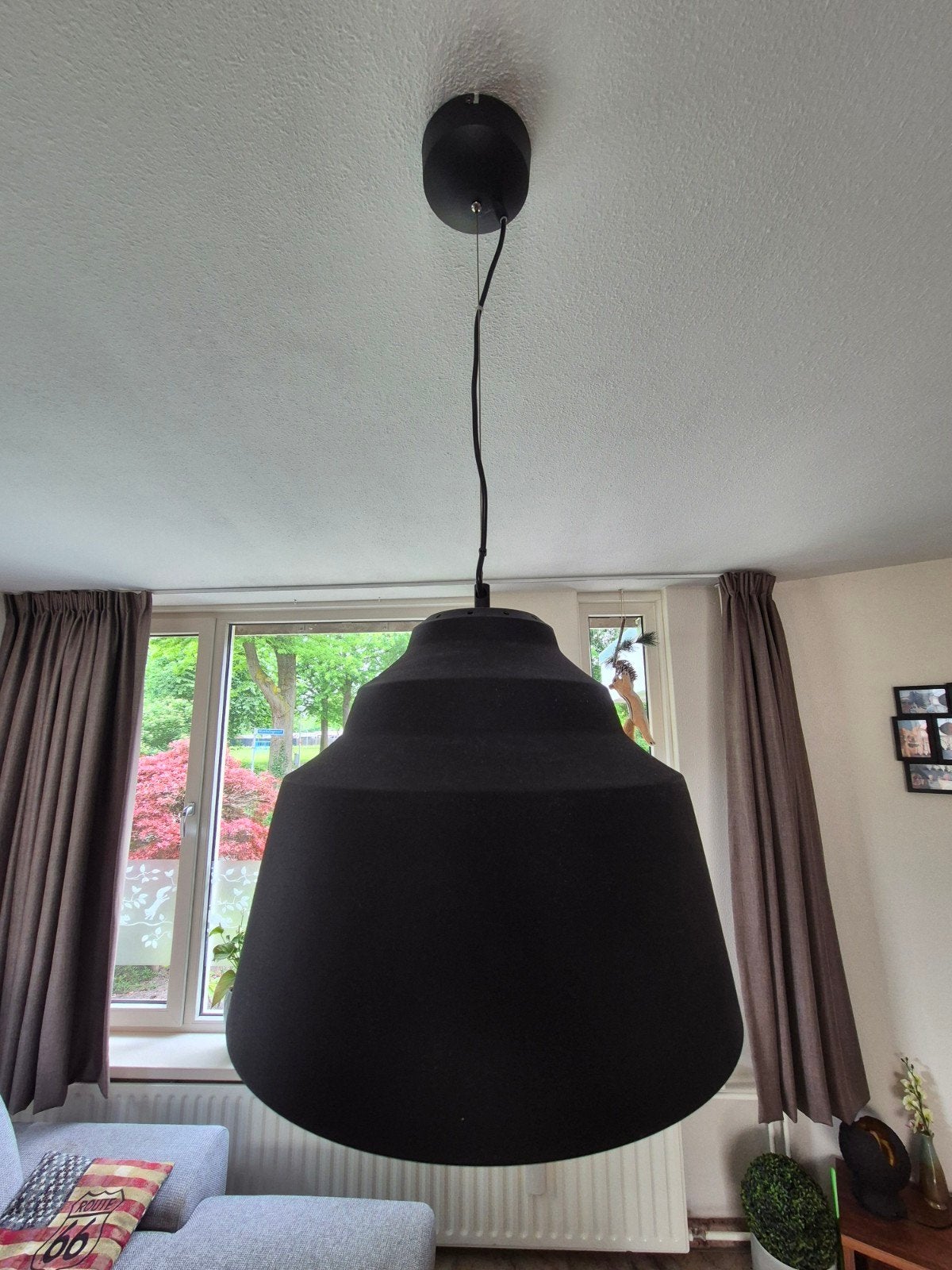 Zwarte hanglamp met gouden binnenkant, Ophalen of Verzenden, Zo goed als nieuw, Metaal, Modern, Sfeervol