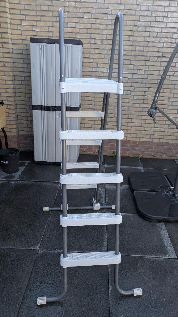 Zwembadtrap 1,32 Intex, Tuin en Terras, Zwembad-toebehoren, Ophalen, Gebruikt, Ladder
