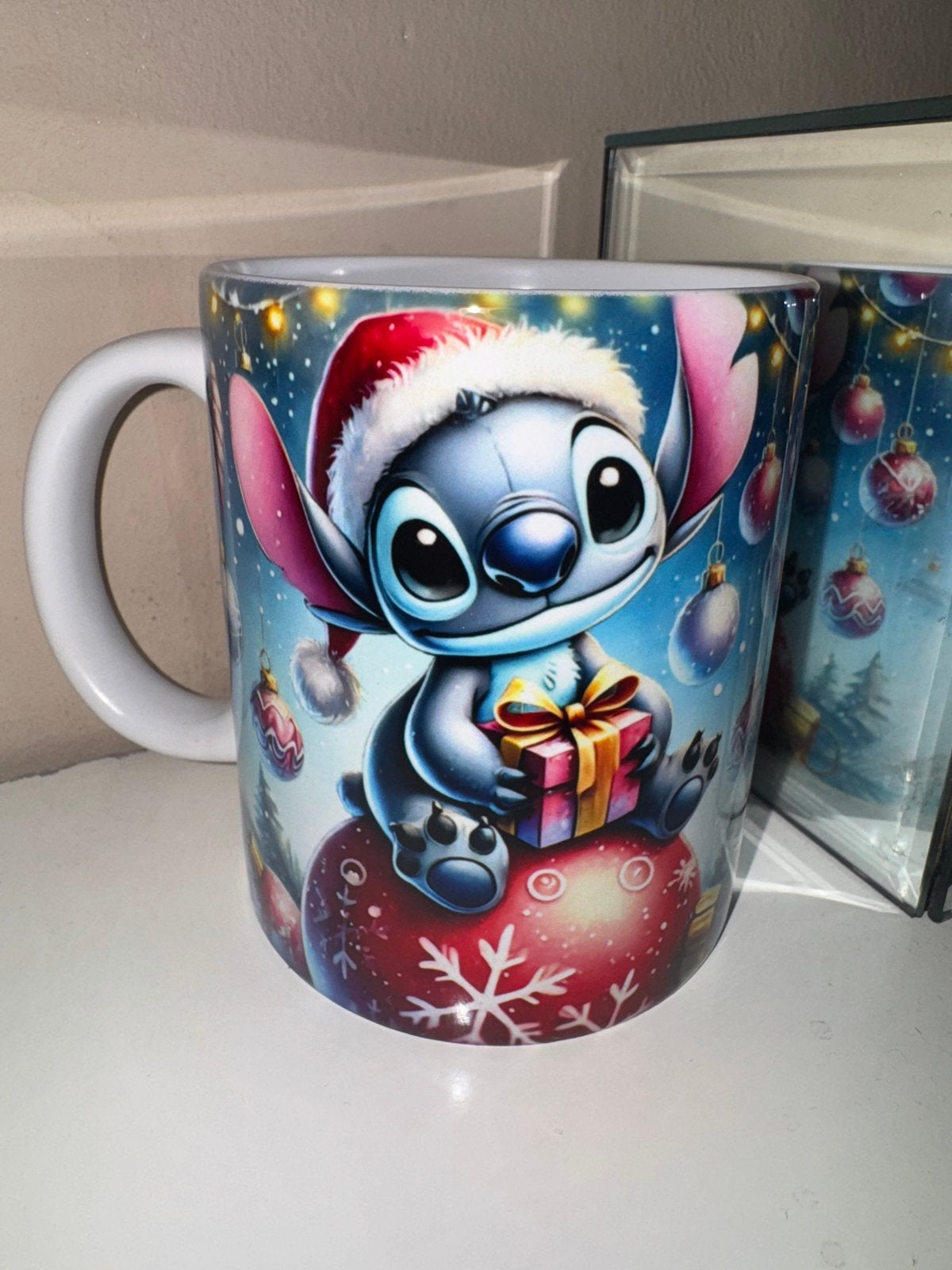 Nieuwe Kerst Stitch Mok - Perfect Cadeau!, Ophalen of Verzenden, Nieuw, Meerkleurig, Overige stijlen