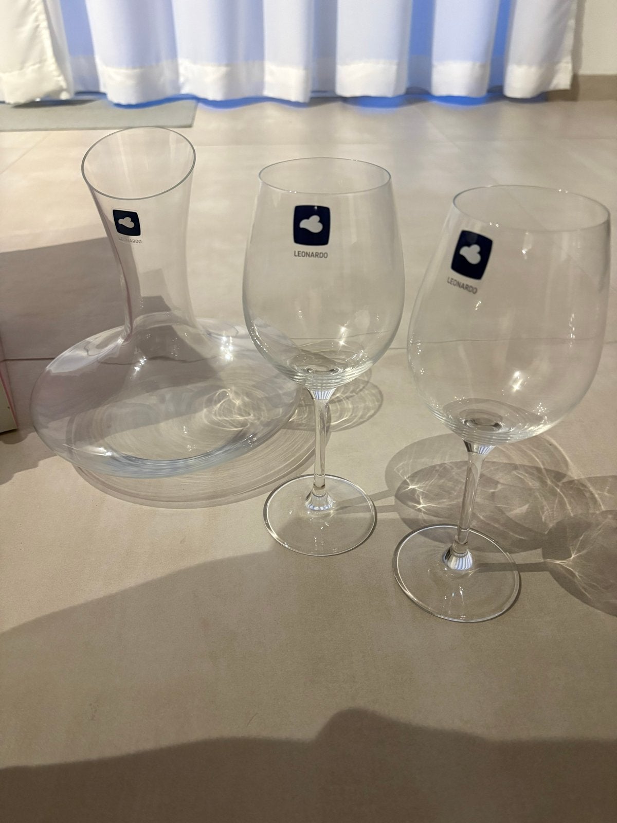 Leonardo Barcelona karaf en 2 wijnglazen - Nieuw in doos, Ophalen of Verzenden, Zo goed als nieuw, Overige merken, Glas