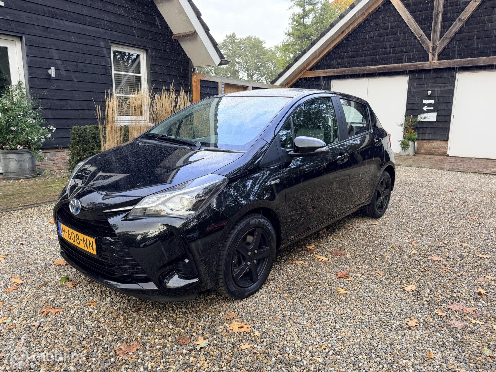 Toyota Yaris 1.5 Hybrid Active Automaat, 40 €/maand, Euro 6, 4 cilinders, Zwart