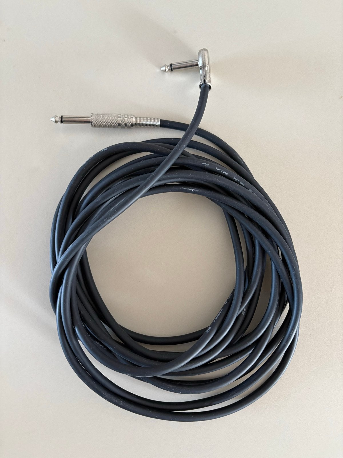 Stagg gitaarkabel met haakse jack, 6 meter, Verzenden, Nieuw, Instrument