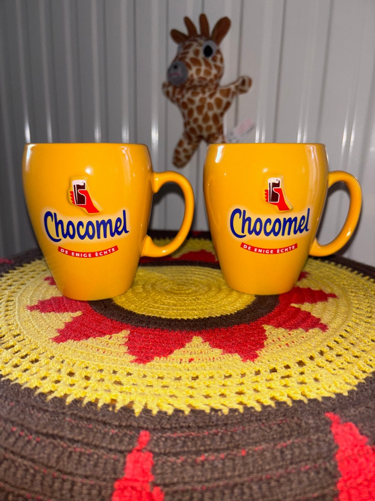 2 Chocomel bekers ‘uitstekend handje’,speciale editie, Ophalen of Verzenden, Zo goed als nieuw