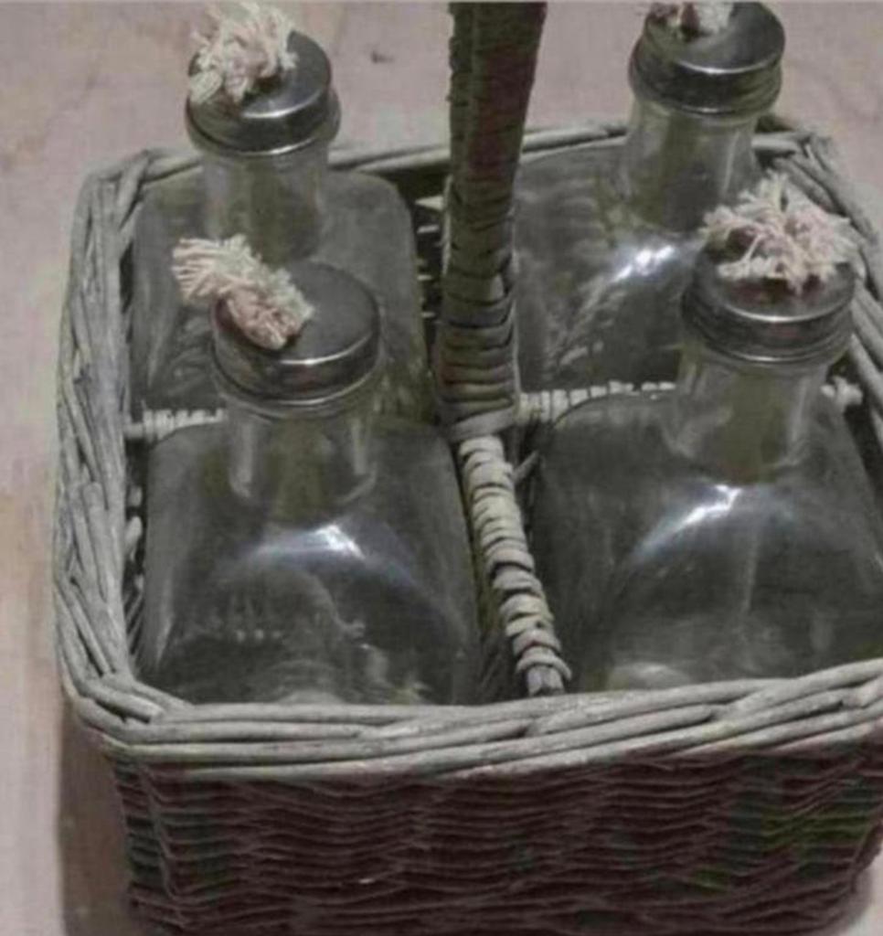 Rieten mand met 4 olielampen, Ophalen of Verzenden, Zo goed als nieuw