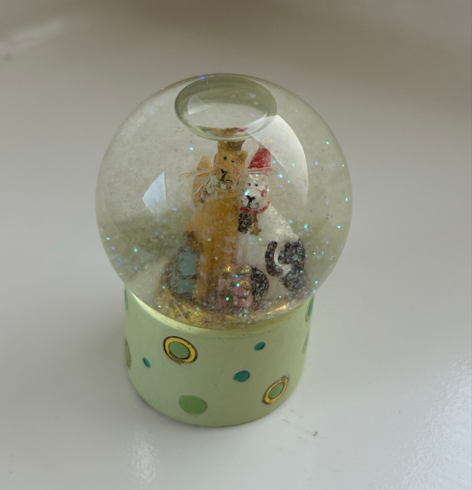Sneeuwballetje met Disney katten, Ophalen of Verzenden, Overige figuren, Gebruikt, Beeldje of Figuurtje