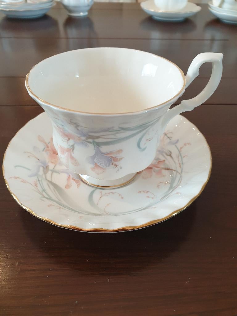 Royal Albert, Cambridge Garden en Bone China kop en schotels, Verzamelen, Porselein, Kristal en Bestek, Ophalen, Zo goed als nieuw