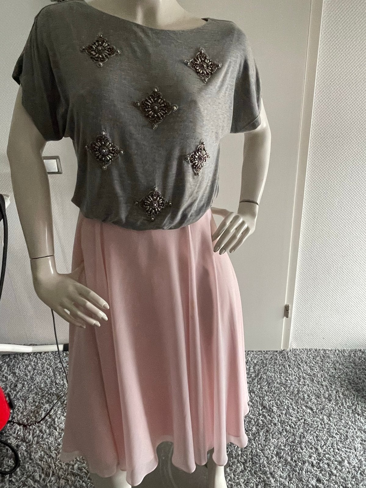 Ted baker jurkje met kralen maat 2. M, Maat 38/40 (M), Ophalen of Verzenden, Zo goed als nieuw, Knielengte