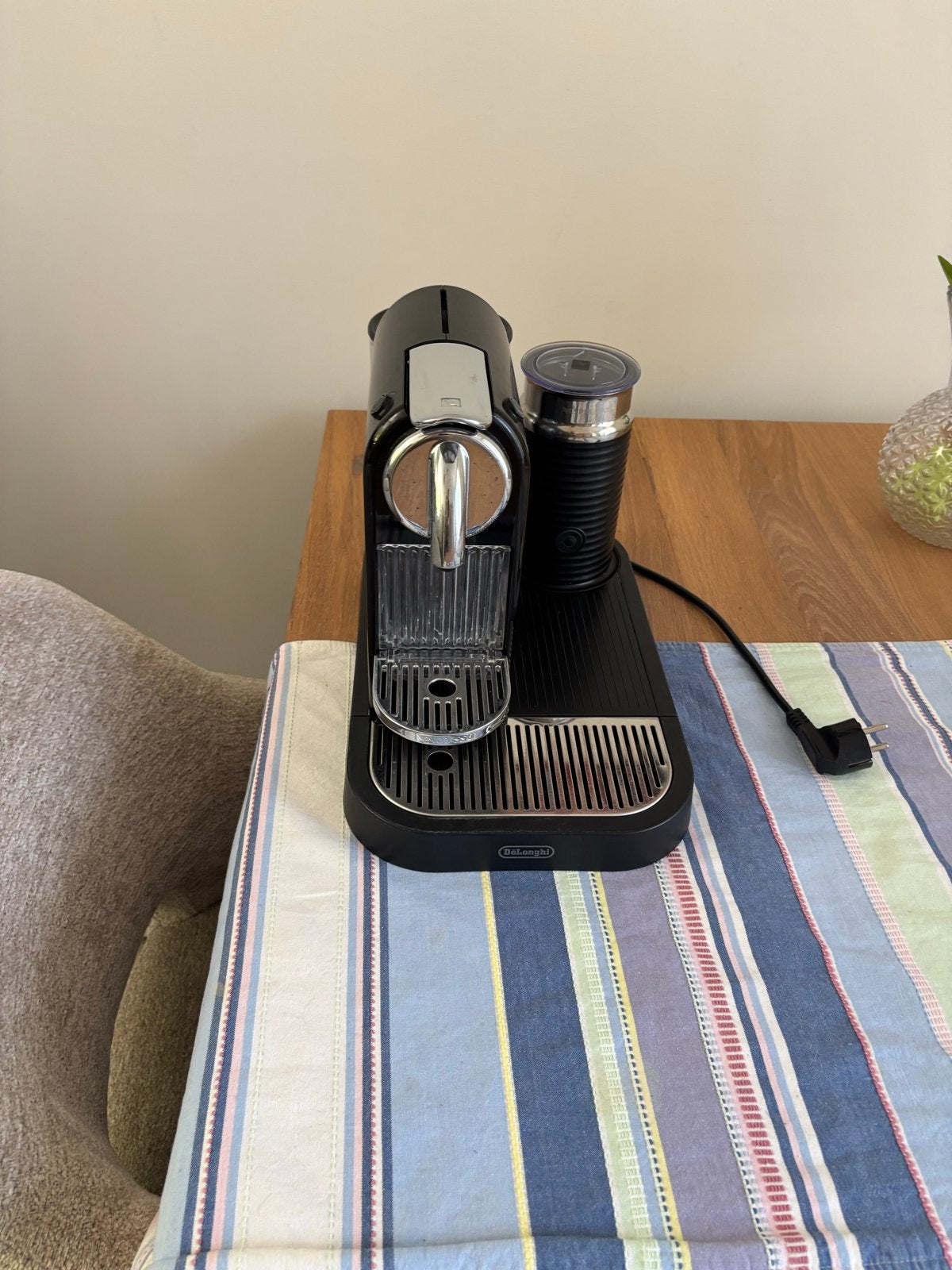 Nespresso De'Longhi Citiz met Melkopschuimer, Witgoed en Apparatuur, Koffiezetapparaten, Ophalen, Espresso apparaat, Zo goed als nieuw