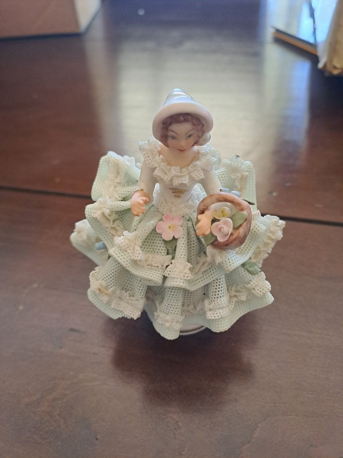 Antieke Dresden Porseleinen Victoriaanse Dame Figuur, Ophalen