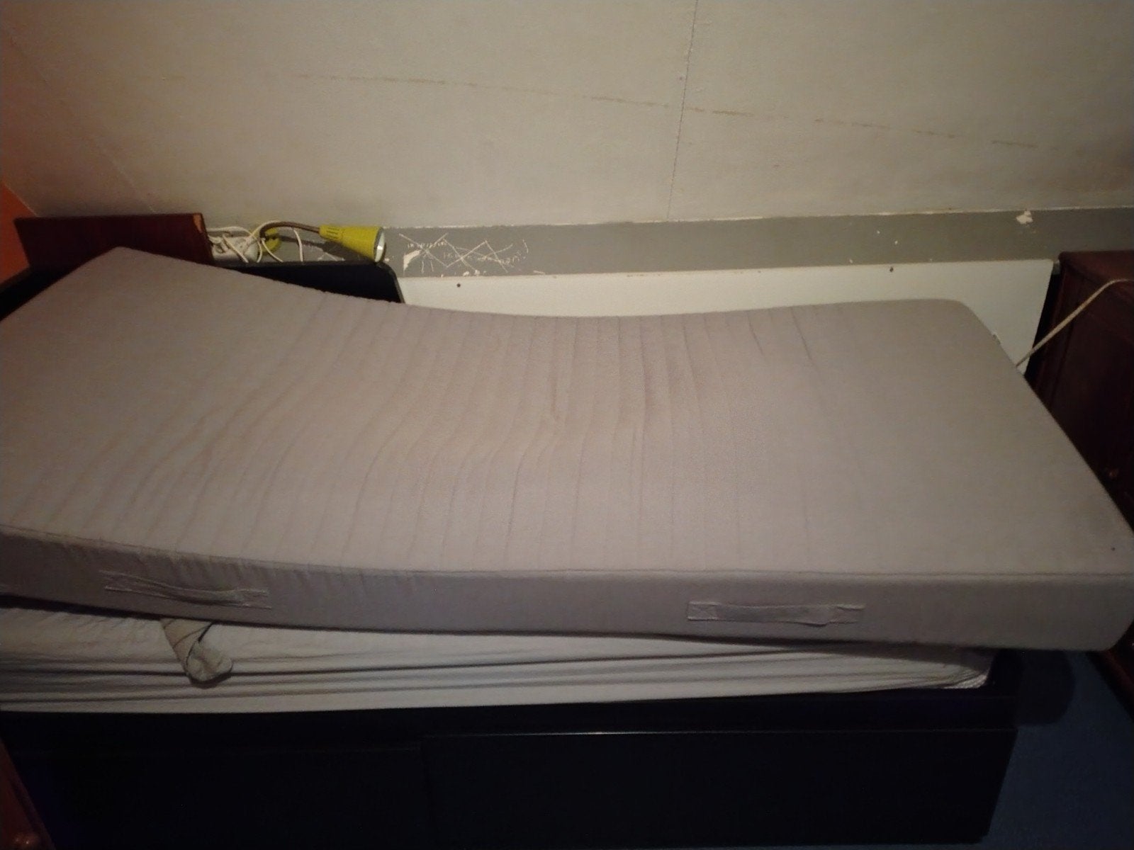 grijs matras, Ophalen, Gebruikt, 90 cm, Eenpersoons