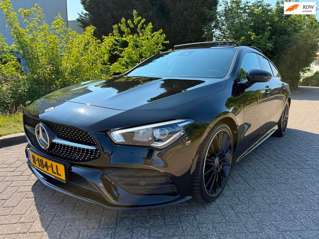 Mercedes-Benz CLA-klasse Shooting Brake 180 AMG Line_PANORAM, CLA, 136 pk, Gebruikt, 4 cilinders