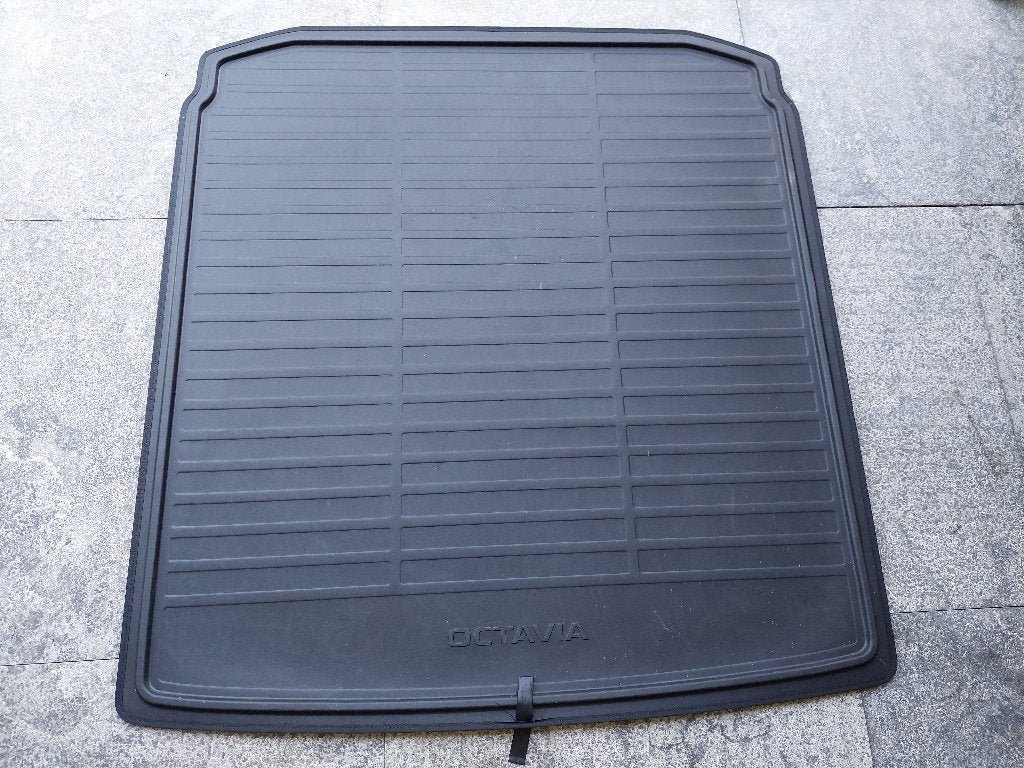 Kofferbakmat Skoda Octavia, Auto diversen, Kofferbakmatten, Ophalen, Zo goed als nieuw