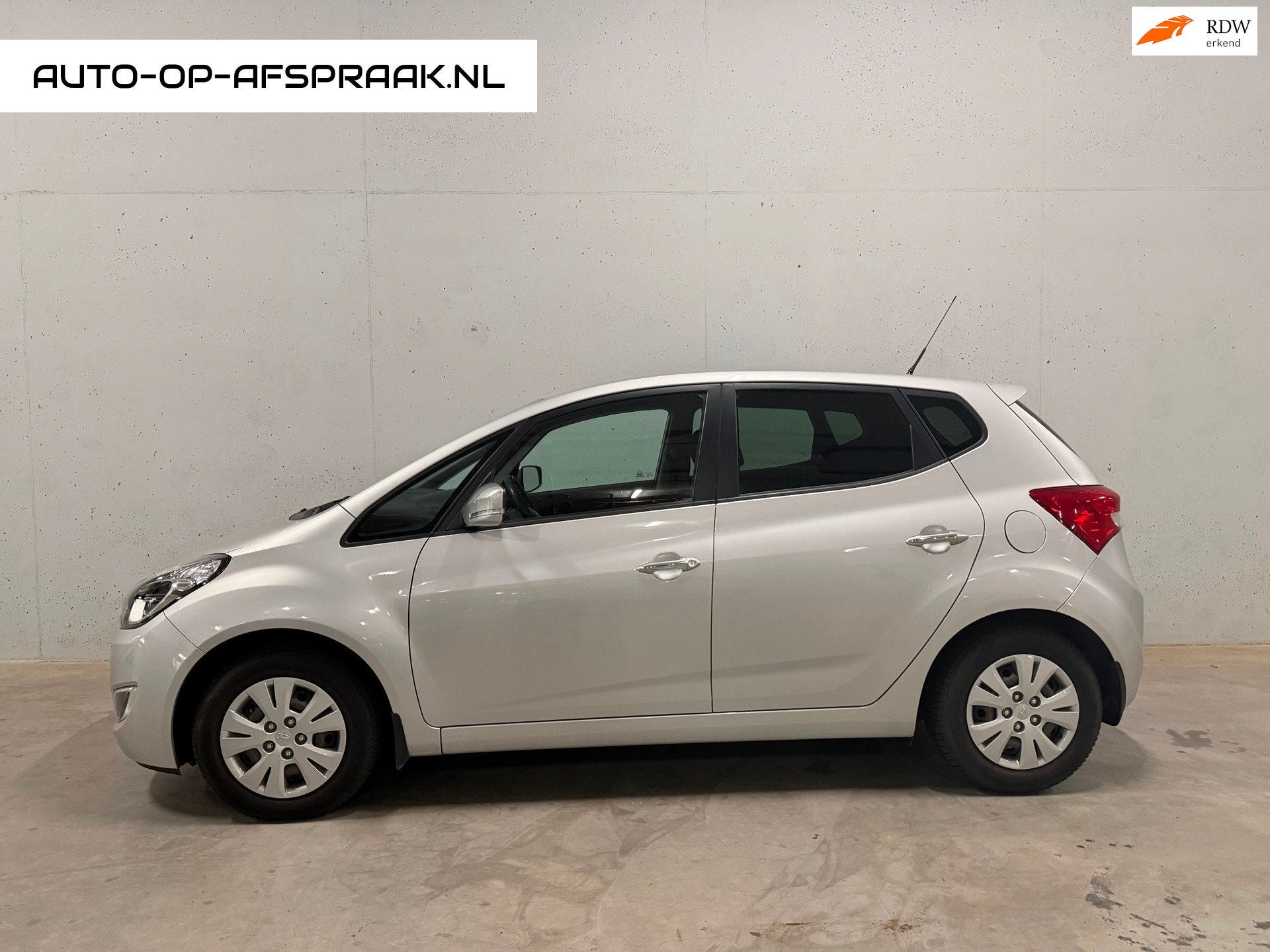 Hyundai Ix20 1.6i i-Motion Automaat Navi Airco Cruise Contro, 1591 cc, 4 cilinders, Origineel Nederlands, Bedrijf