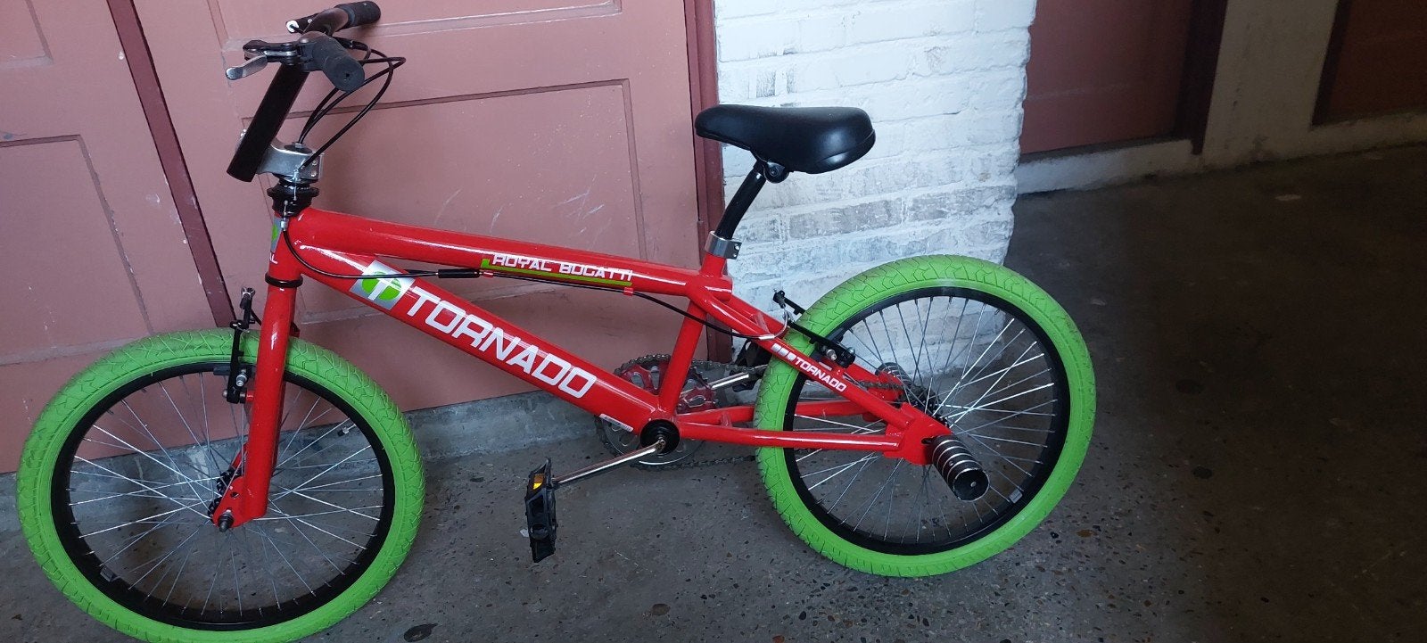 Royal Bugatti Tornado Freestyle BMX 20 inch - Rood/Groen, Fietsen en Brommers, Fietsen | Crossfietsen en BMX, Ophalen, 16 tot 20 inch