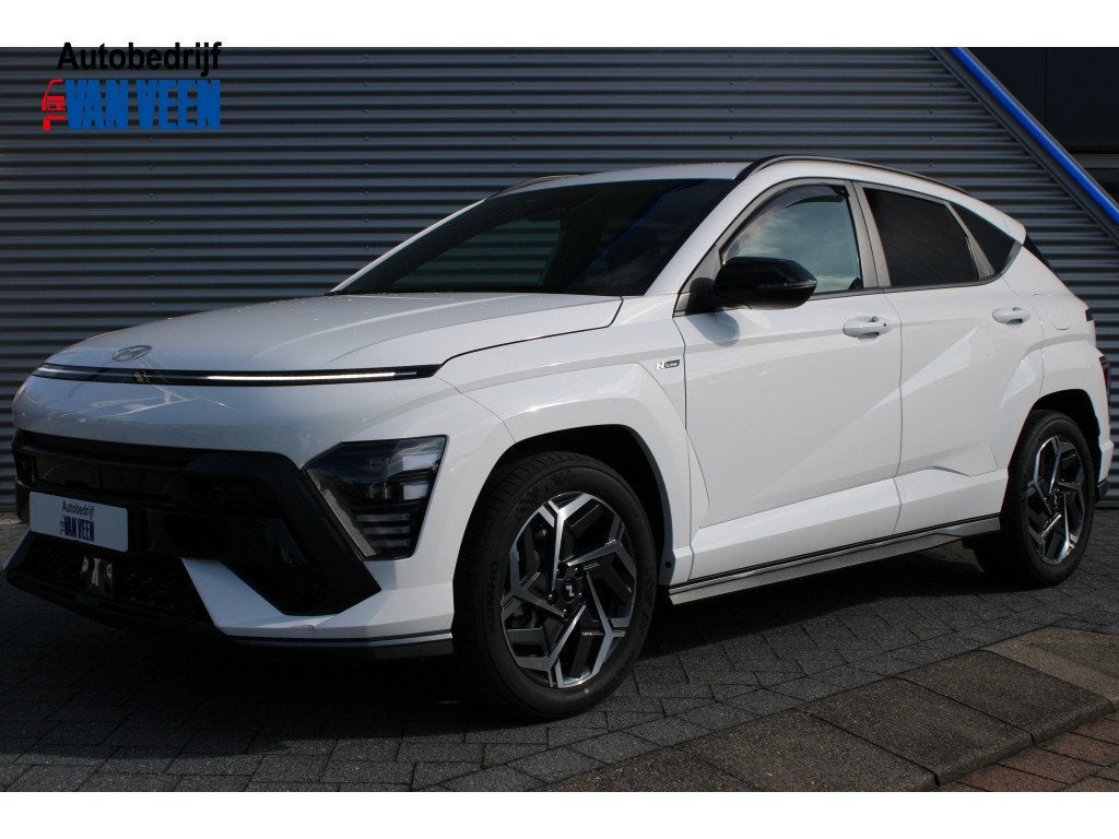 Hyundai KONA 1.6 GDI HEV N Line Ed. | Parkeercamera | 18 Inc, Auto's, Hyundai, 1350 kg, Stof, Gebruikt, Zwart