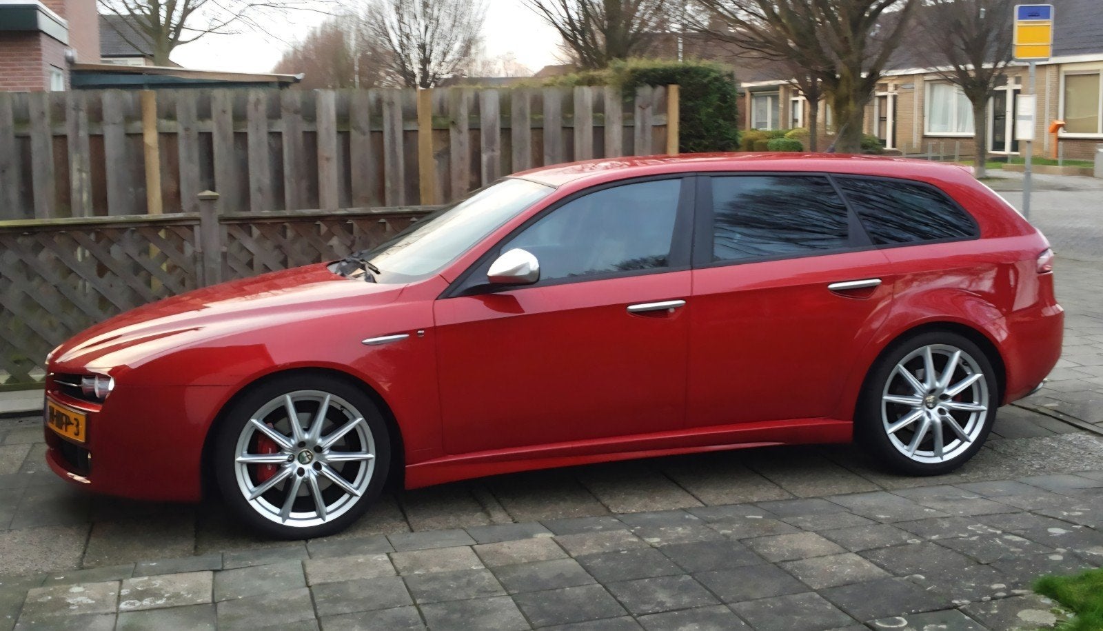 Alfa Romeo 159 2.4 Jtdm 20V SW 2008 Rood, Voorwielaandrijving, Zwart, 197 €/maand, 1655 kg