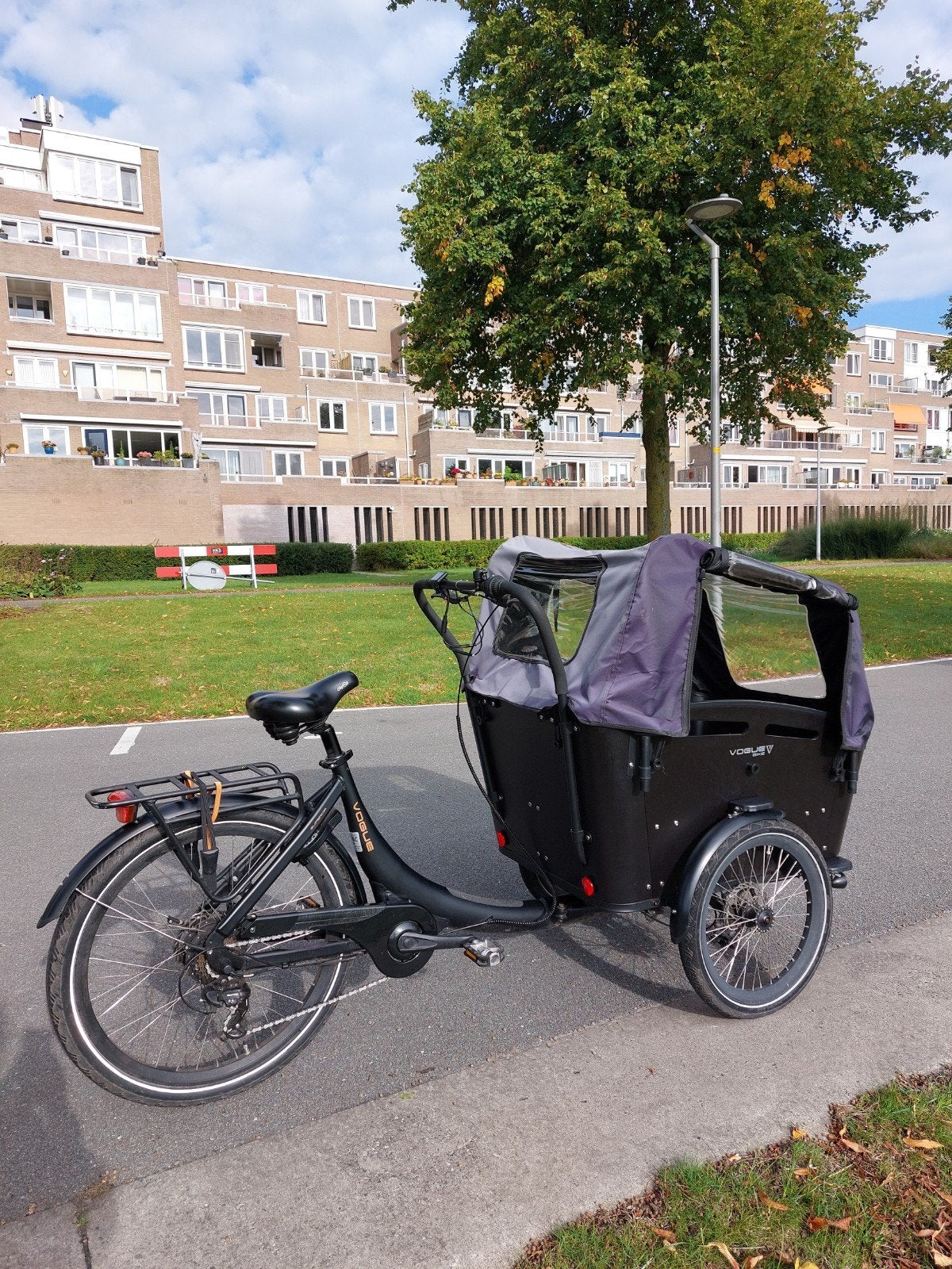 Vogue Elektrische Bakfiets Superior 3 + Kettingslot + Hoes, 4 kinderen of meer, Elektrisch, Zo goed als nieuw, Ophalen
