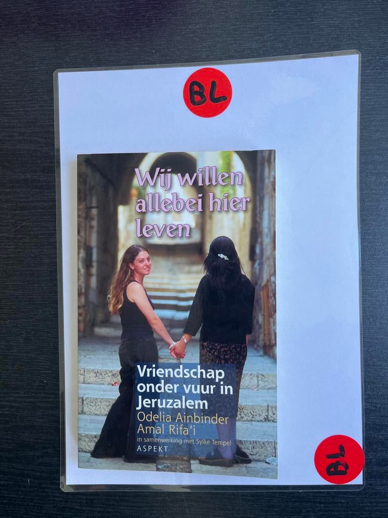 Wij willen allebei hier leven - Vriendschap in Jeruzalem, Ophalen of Verzenden, Zo goed als nieuw, Wereld overig