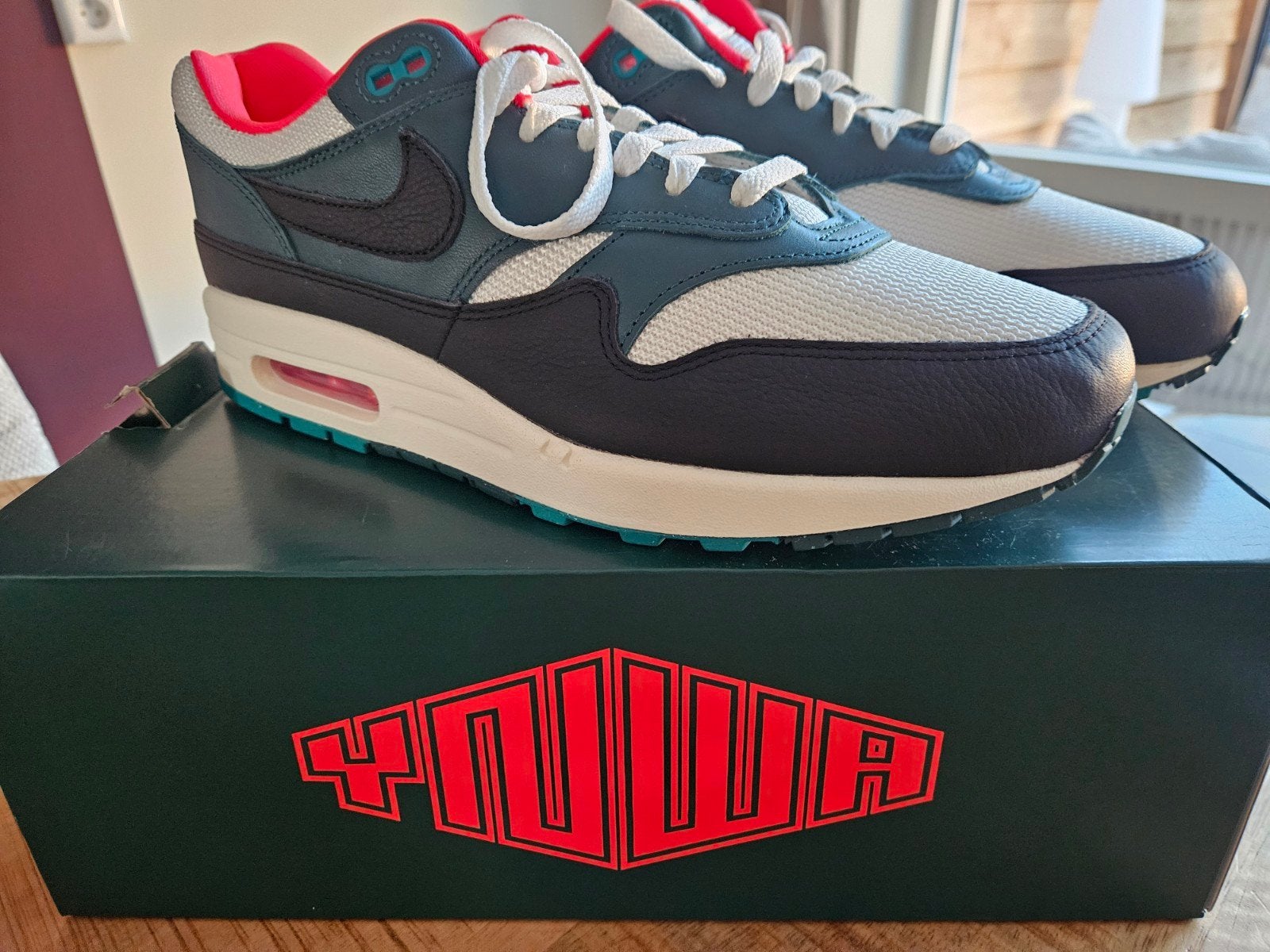 nike air max 1 liverpool maat 45, Kleding | Heren, Ophalen of Verzenden, Nieuw, Overige kleuren
