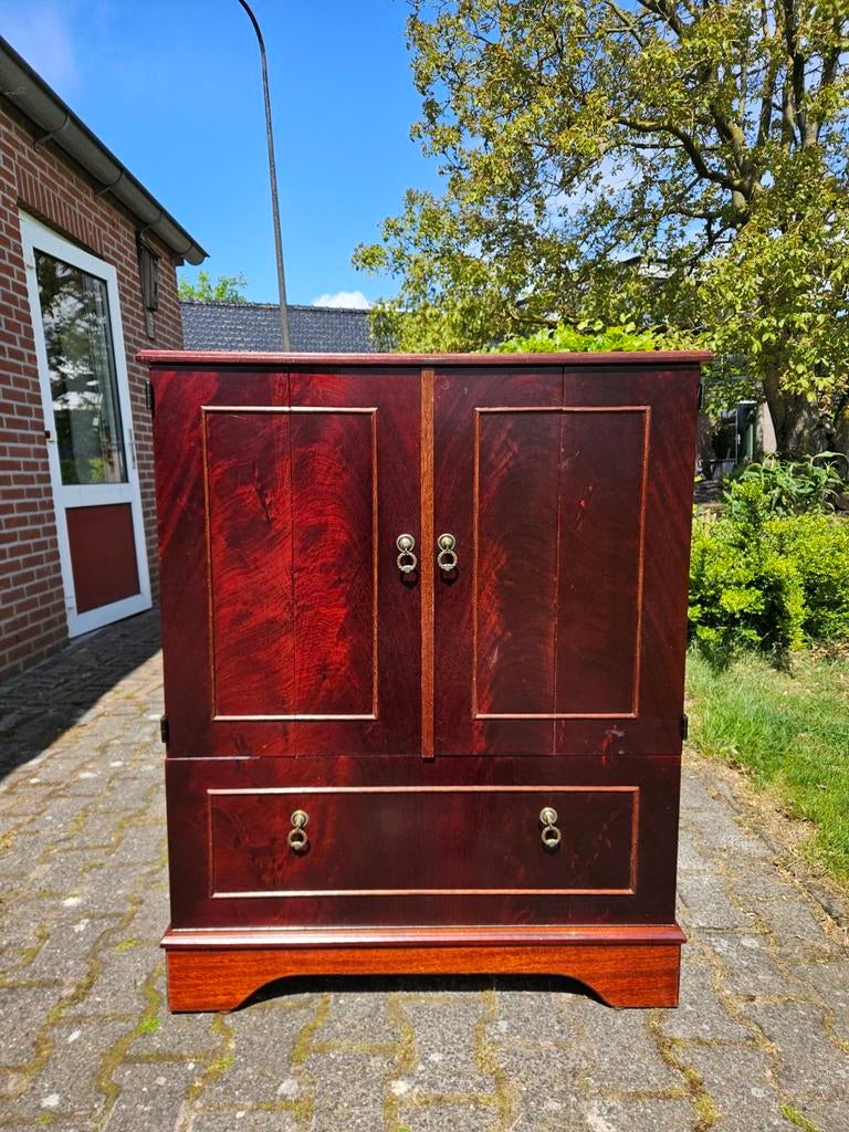 Klassieke roodbruine tv-kast met vouwdeuren, Ophalen