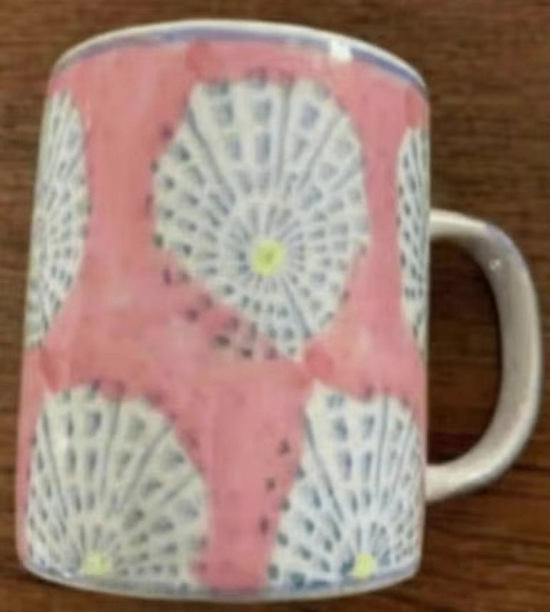 Twee roze, rose mokken met blauwe schelpen, Ophalen of Verzenden, Zo goed als nieuw, Overige stijlen, Kop(pen) en/of Schotel(s)