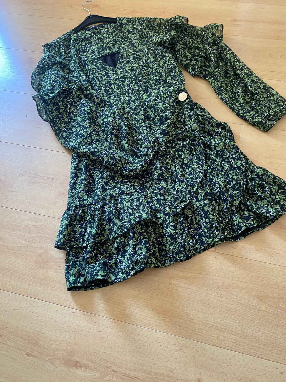 Prachtige Nikkie Vanessa jurk ruffle, Kleding | Dames, Jurken, Zwart, Maat 42/44 (L), Nieuw, Ophalen of Verzenden