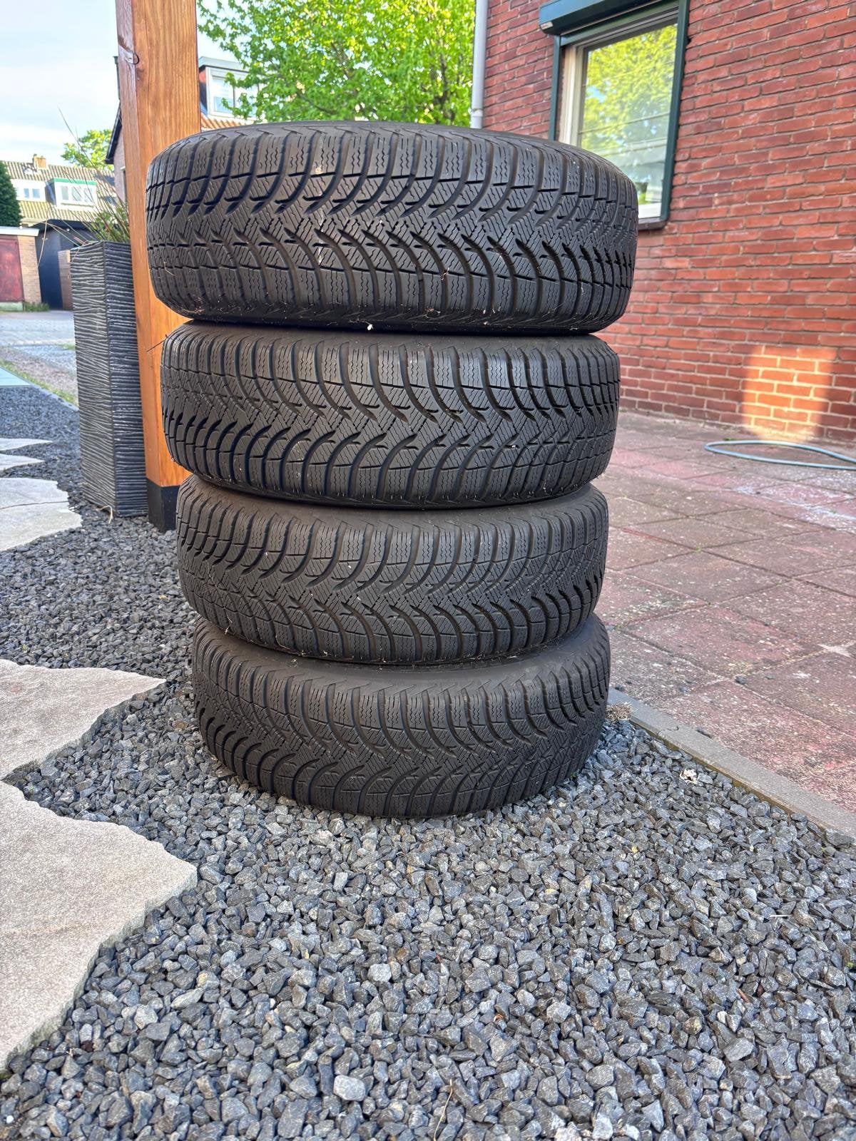 4 Michelin Alpin winterbanden op velgen, maat 175/65 R14., Ophalen, Zo goed als nieuw