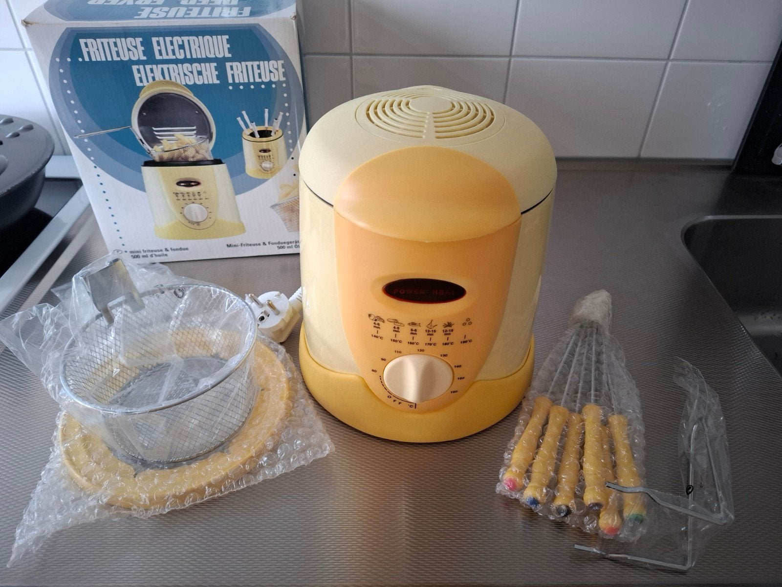 Compacte elektrische gele friteuse, Minder dan 1 liter, Ophalen of Verzenden, Nieuw