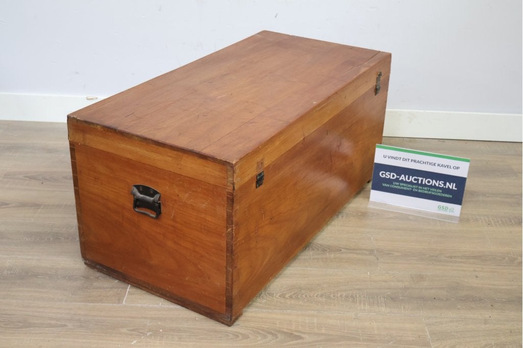 Houten kist met metalen handvatten, Ophalen of Verzenden, Niet ingevuld, Niet ingevuld, Niet ingevuld