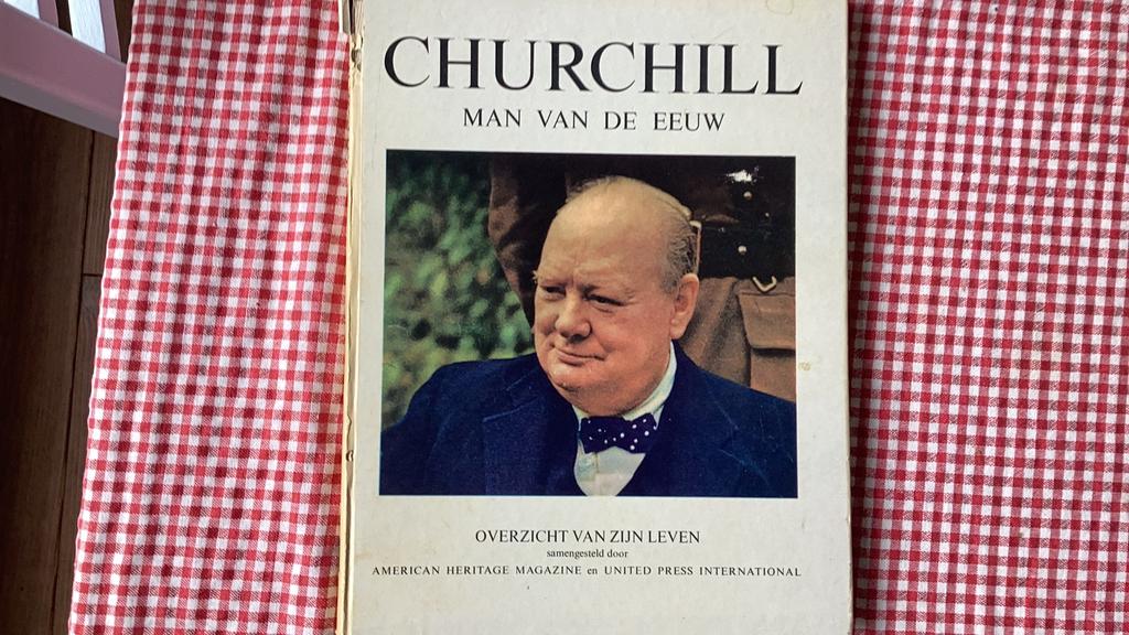 Churchill, man van de eeuw, 1965, Gelezen, Europa, Ophalen of Verzenden, Politiek en Staatkunde