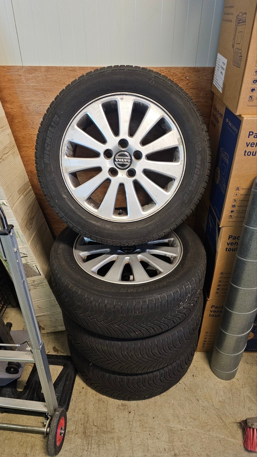 Te koop 4 stuk volvo velgen met band, Ophalen