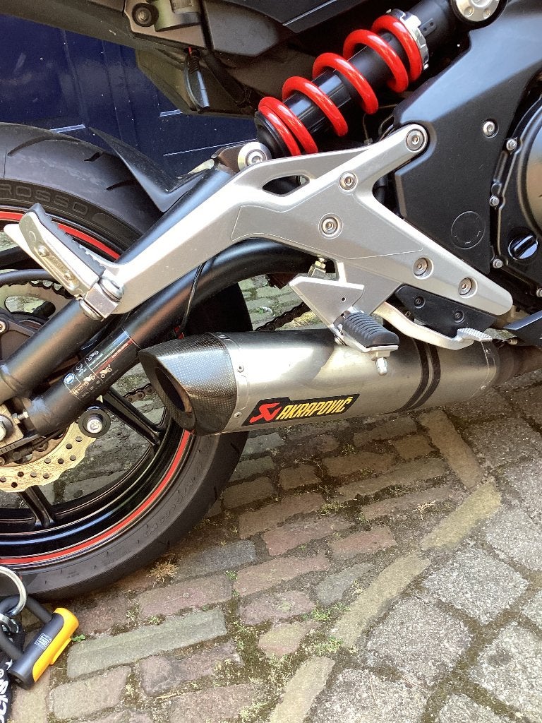 Kawasaki ER6 Akrapovic titanium uitlaat compleet., Ophalen of Verzenden, Gebruikt