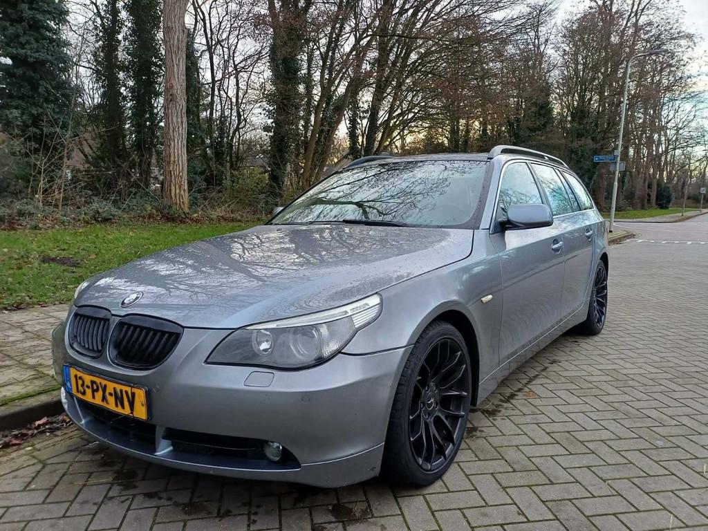 BMW 5-serie Touring 525i High Executive, 13-PX-NV, Auto's, BMW, Automaat, Gebruikt, Euro 4, 102 €/maand