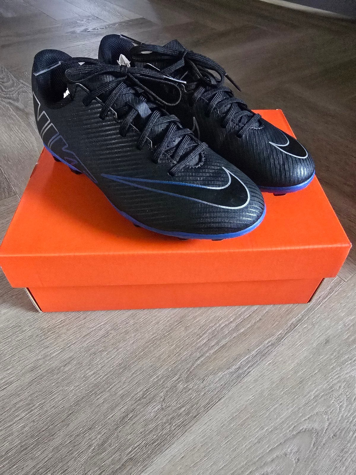 Nike Voetbalschoenen - Zwart/Blauw - Nieuw in Doos, Maat XS of kleiner, Ophalen of Verzenden, Nieuw, Schoenen
