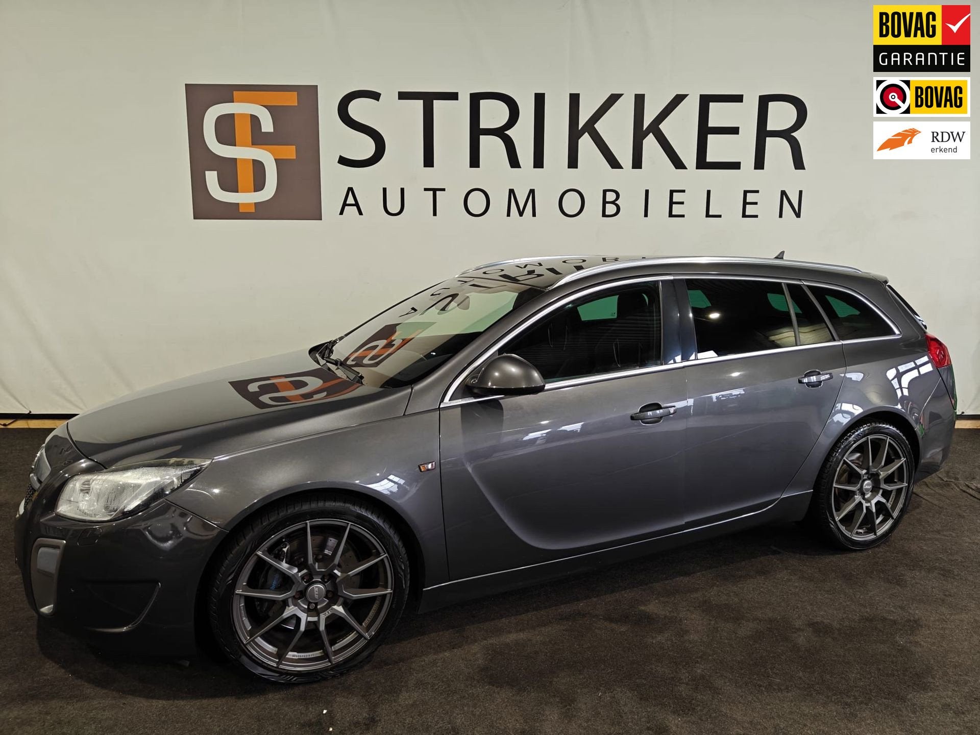 Opel Insignia Sports Tourer 2.8 T OPC 4x4, Auto's, Opel, Euro 5, Gebruikt, Zwart, 120 €/maand